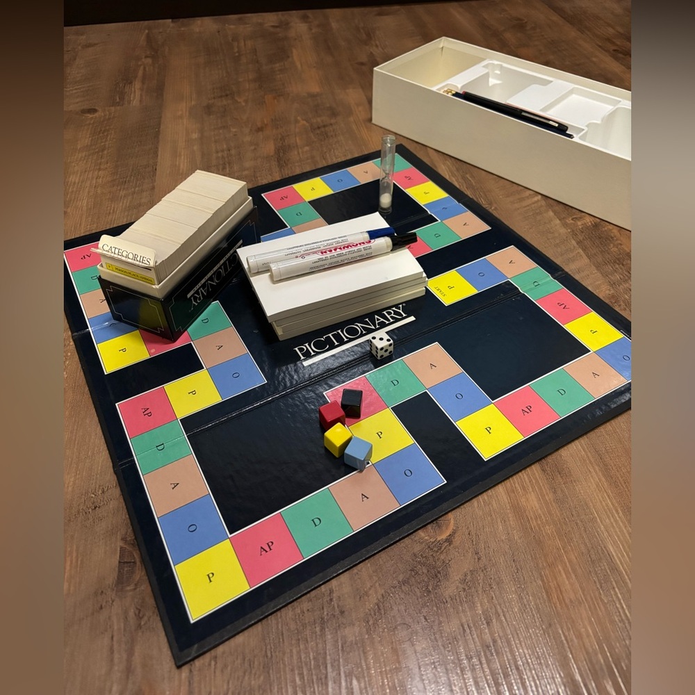 Pictionary First Edition Board Game - Picture 5 of 6